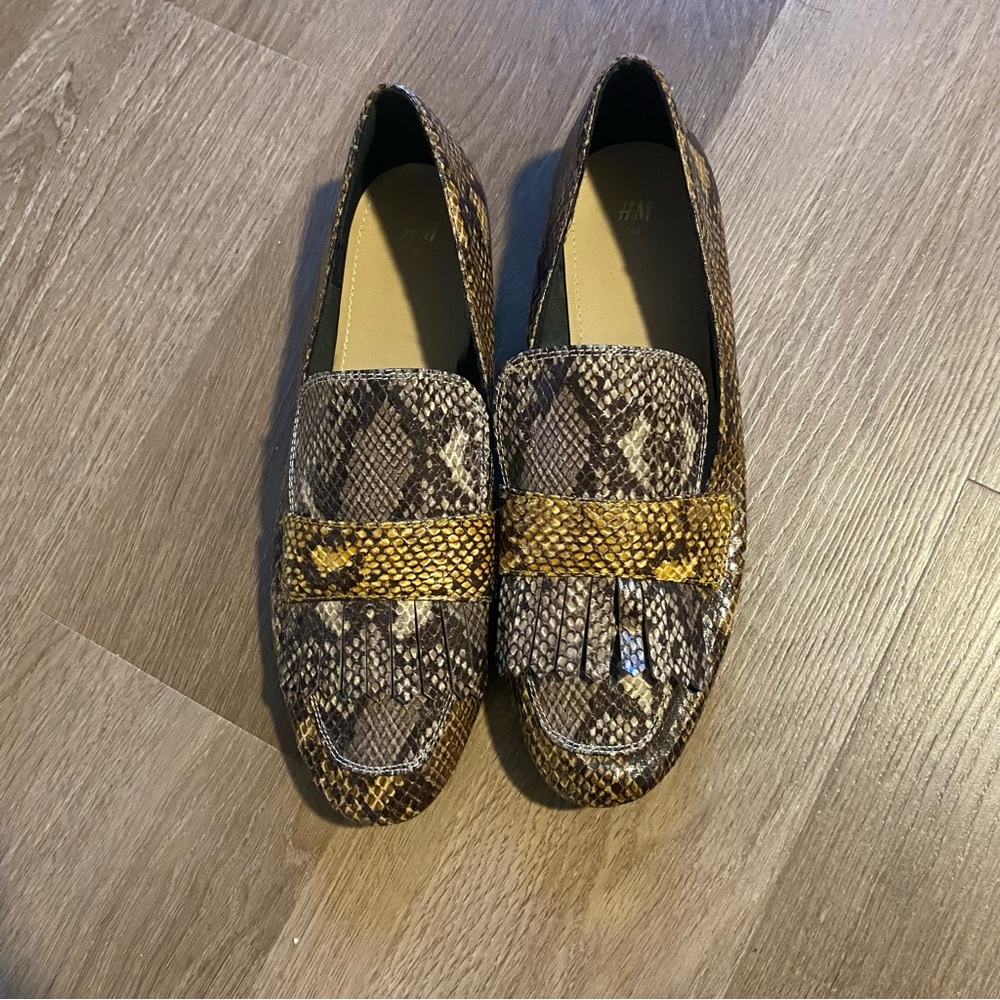 H&M | Snakeskin Patterned Loafers